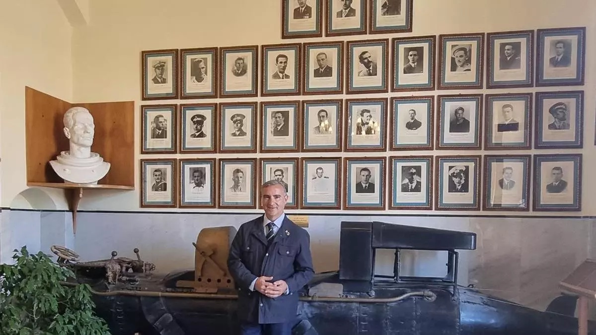 Alfonso Escuadra nella Sala degli Eroi del Comsubin