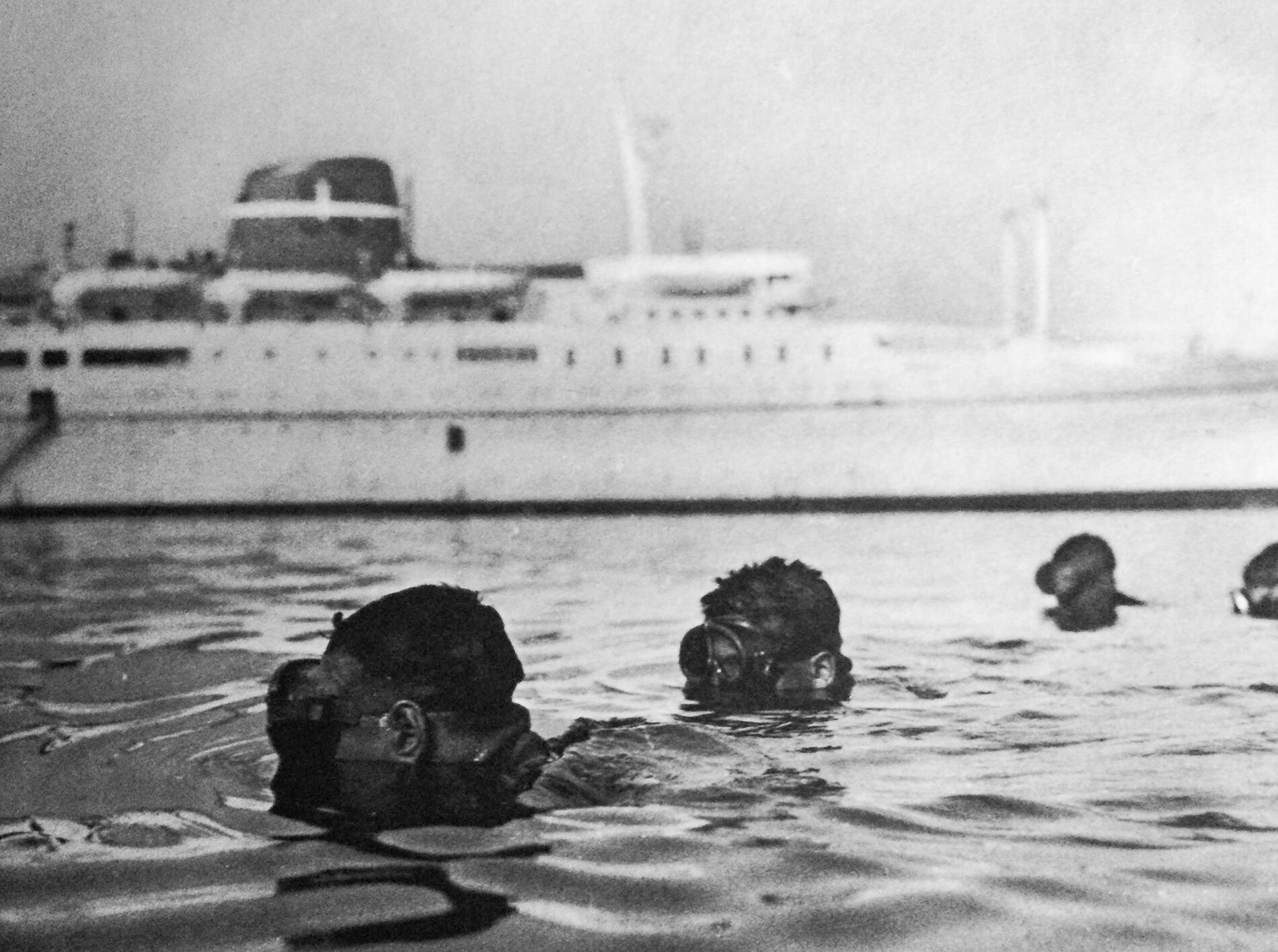 Attacco navale Una squadra di Incursori attaccano una nave