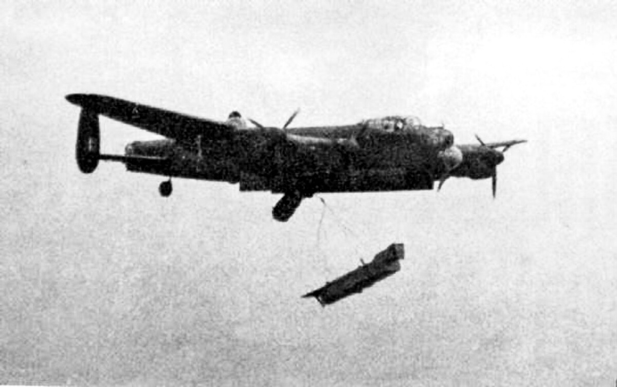 Boom Patrol Boat Un Boom Patrol Boat (BPB) trasportato da un bombardiere Lancaster