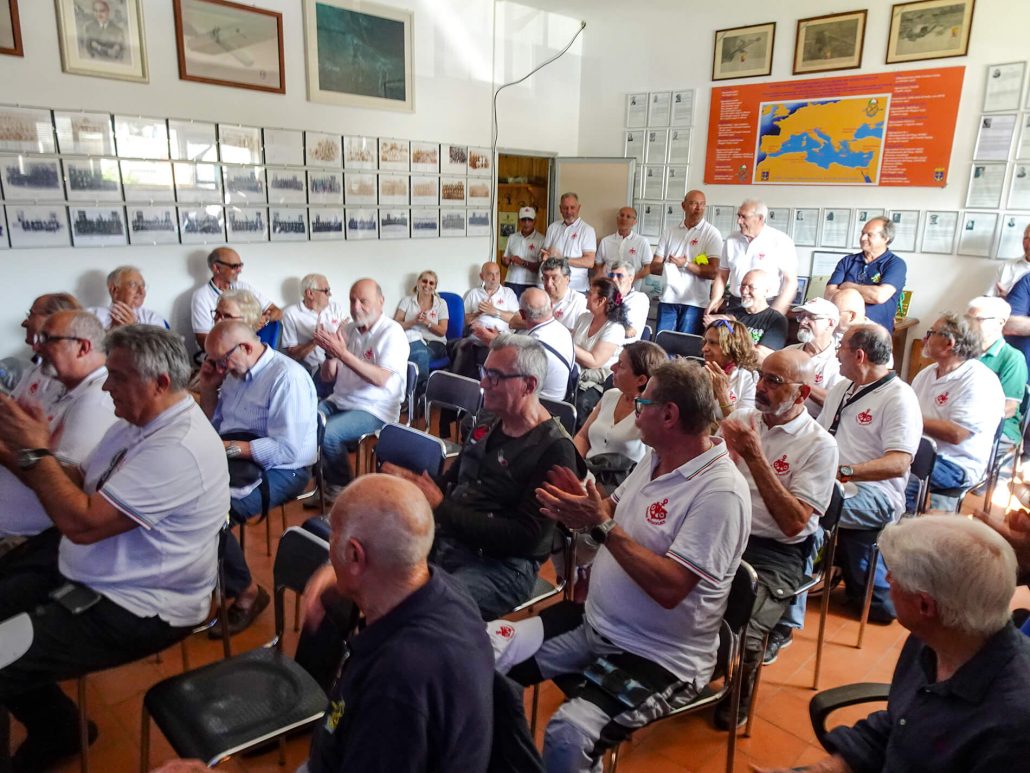 Un momento della firma del Protocollo di gemellaggio con il Club dei marinai motociclisti