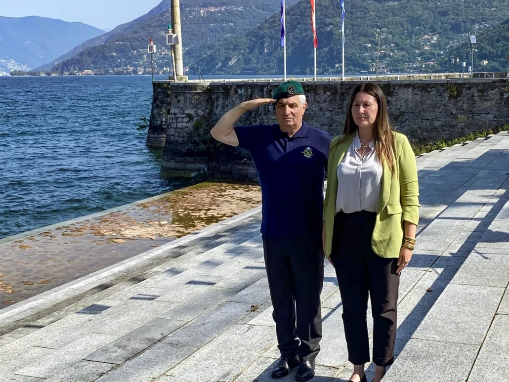 L'Onorevole Paola Maria Chiesa e il Presidente ANAIM Gaetano Zirpoli in occasione della cerimonia svoltasi a Luino (VA) nell'83° anniversario dell'affondamento del Regio Sommergibile Scirè
