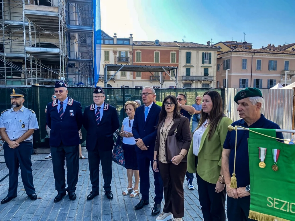 L'Onorevole Paola Maria Chiesa e il Presidente ANAIM Gaetano Zirpoli in occasione della cerimonia svoltasi a Luino (VA) nell'83° anniversario dell'affondamento del Regio Sommergibile Scirè