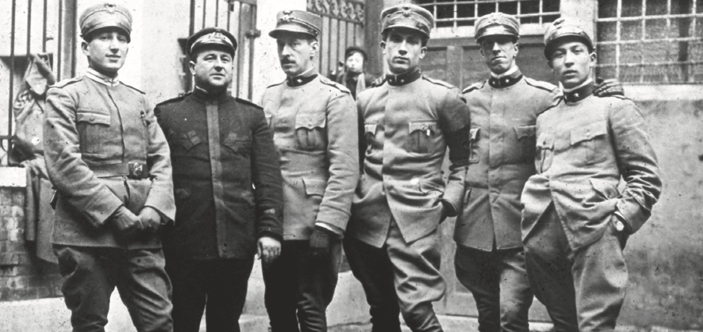 Nazario Sauro con alcuni ufficiali Nazario Sauro con alcuni ufficiali del Regio esercito