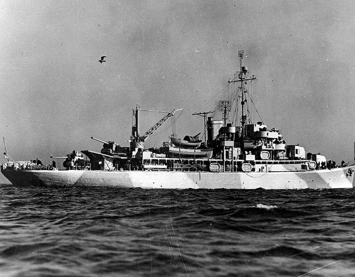 Oyster Bay La USS Oyster Bay trasferita alla Marina Militare italiana con il nome di Pietro Cavezzale