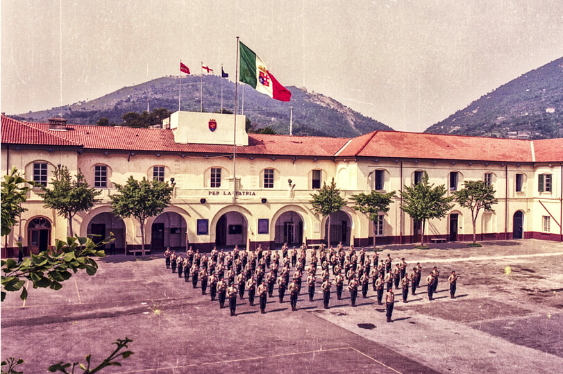 Reparto schierato in piazzale
