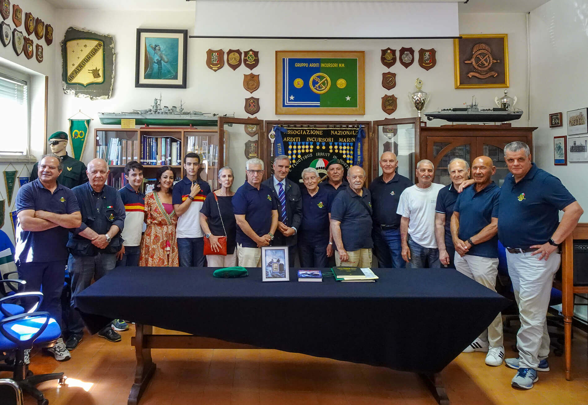 Visita Alfonso Escuadra 2 La famiglia Wscuadra in visita alla sede dell'Associazione Nazionale Arditi Incursori Marina