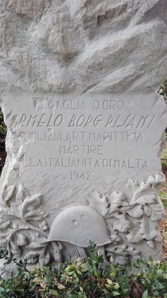 Particolare del cippo dedicato a Borg Pisani